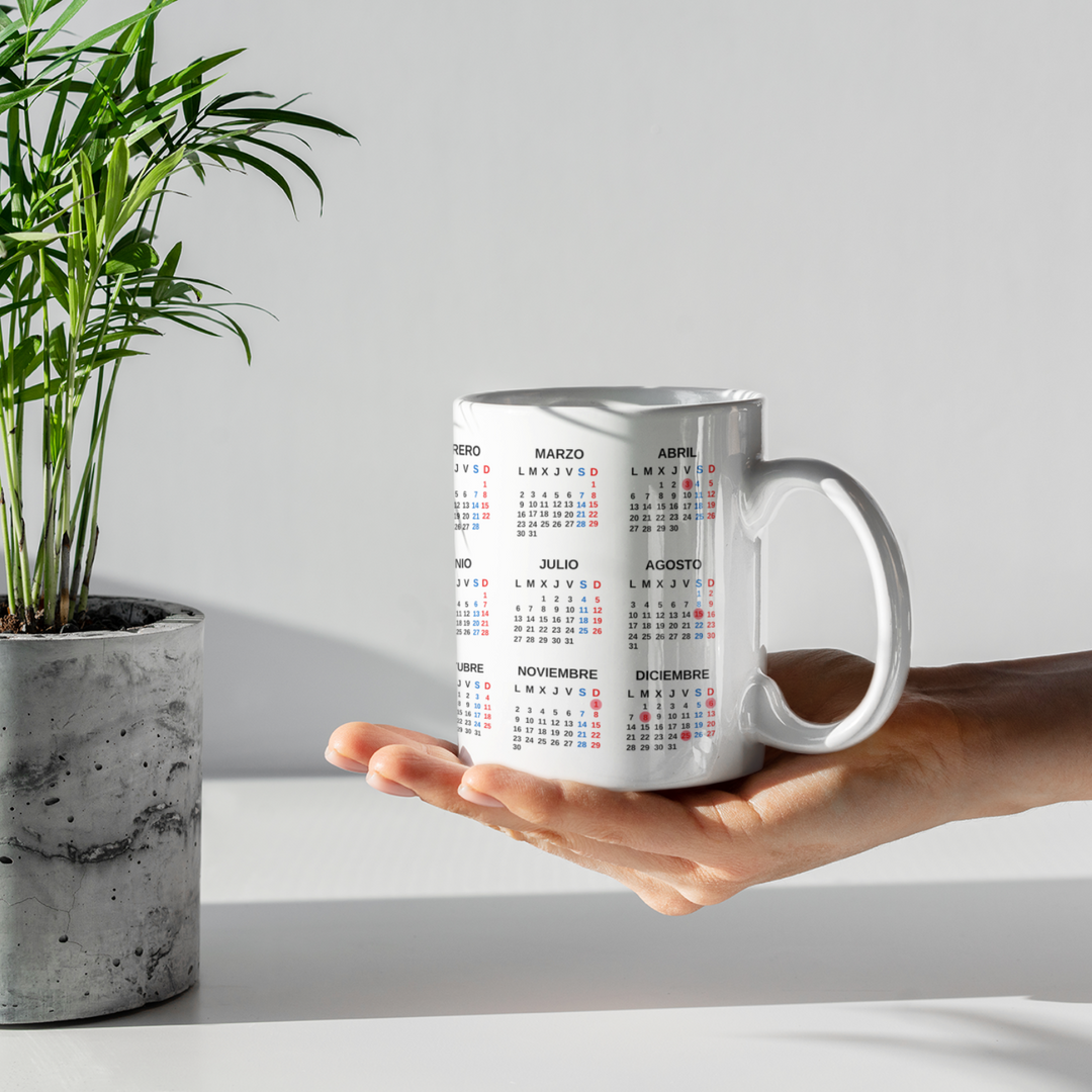Taza personalizada con calendario 2026 y logo de empresa