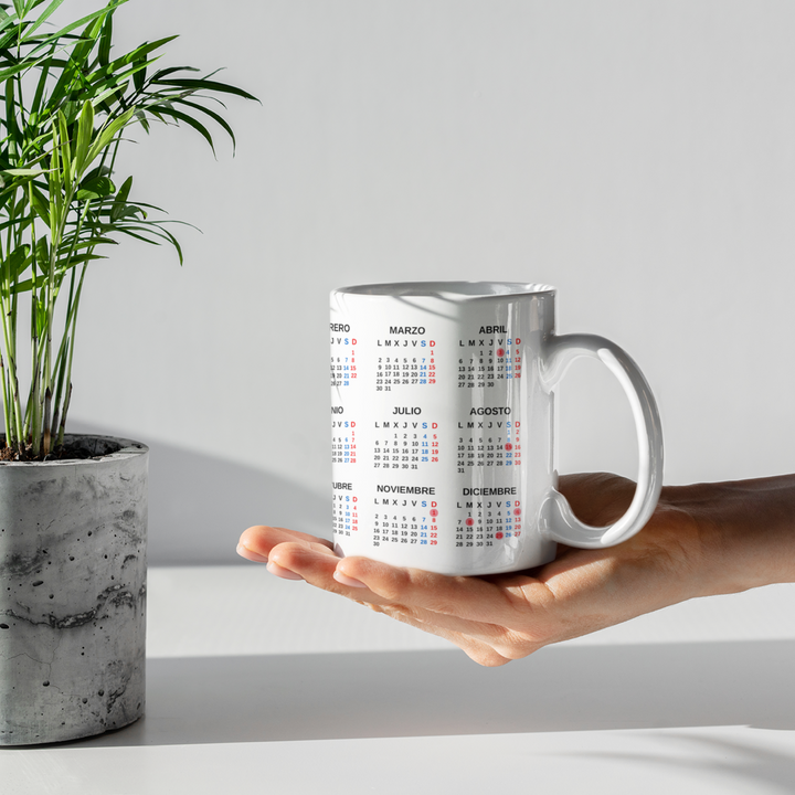 Taza personalizada con calendario 2026 y logo de empresa