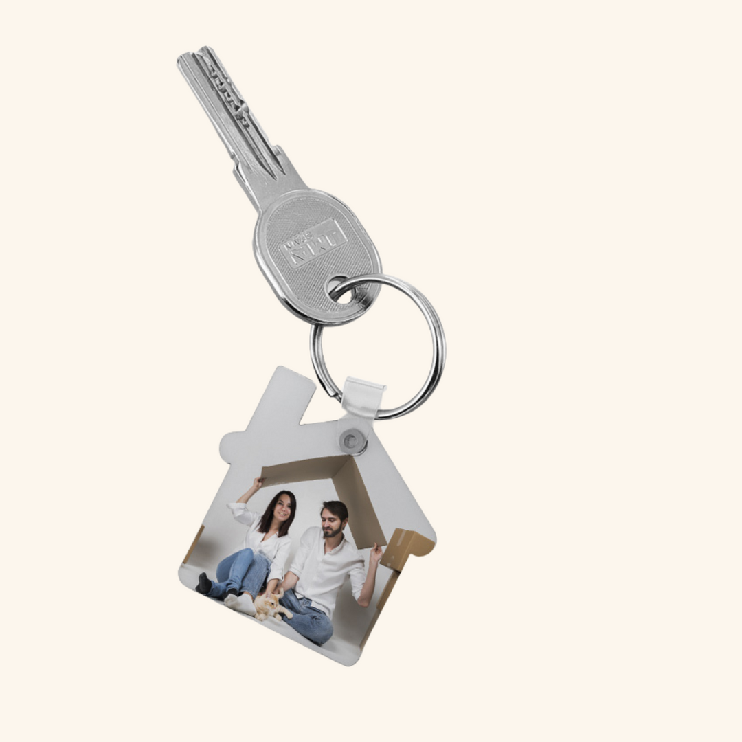 Llavero casita en madera brillante personalizado a doble cara